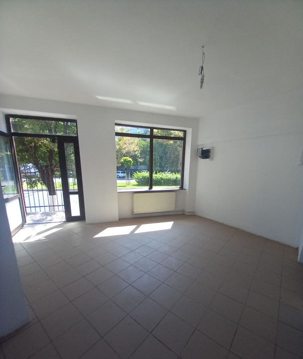 Spatiu comercial  70 mp + terasa 35 mp stradal | Bulevardul Timisoara OMV