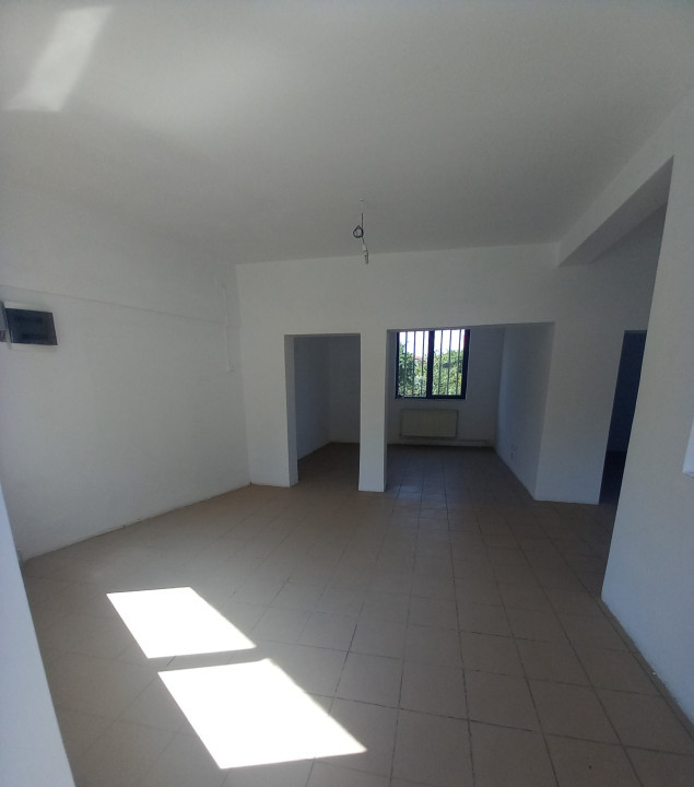 Spatiu comercial  70 mp + terasa 35 mp stradal | Bulevardul Timisoara OMV