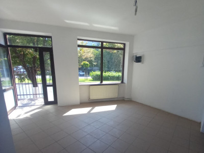 Spatiu comercial  70 mp + terasa 35 mp stradal | Bulevardul Timisoara OMV