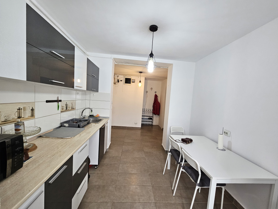 Apartament 3 camere cu centrala proprie | Piata Gorjului