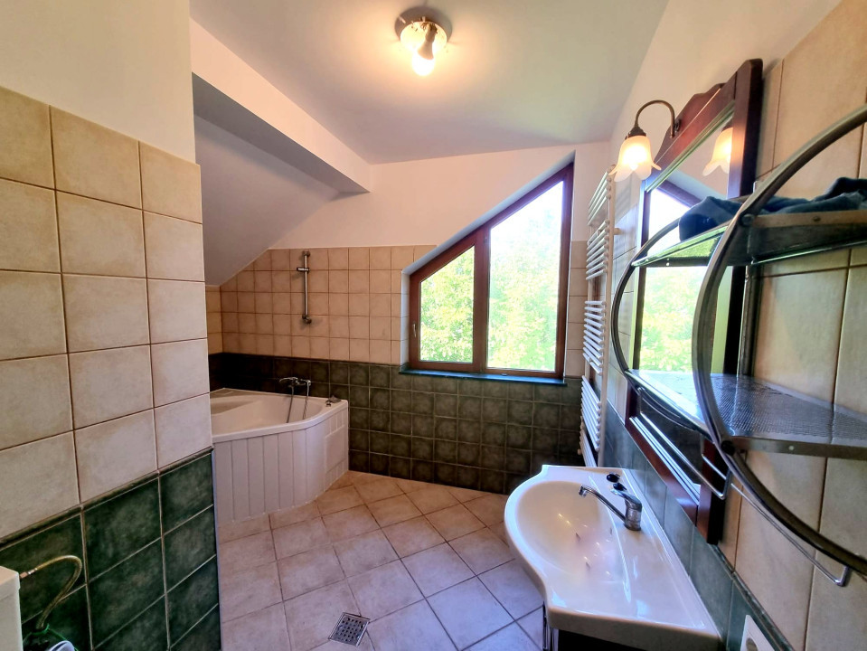 Apartament 4 camere, curte, locuri de parcare, centrala termica | Valea Oltului
