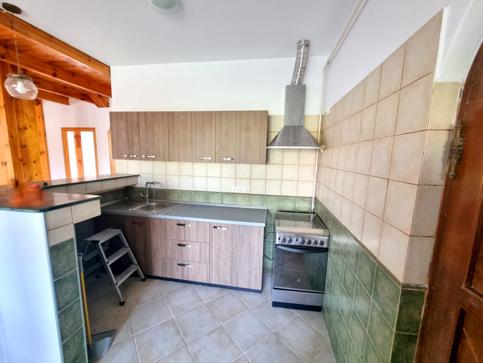 Apartament 4 camere, curte, locuri de parcare, centrala termica | Valea Oltului