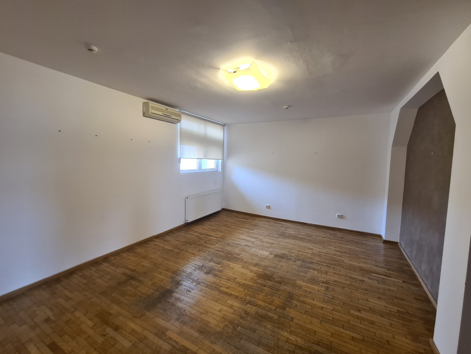 Spatiu Comercial 300 m.p.  cu terase si lift separat | Calea Mosilor 