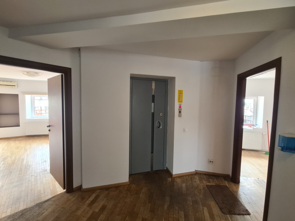 Spatiu Comercial 300 m.p.  cu terase si lift separat | Calea Mosilor 