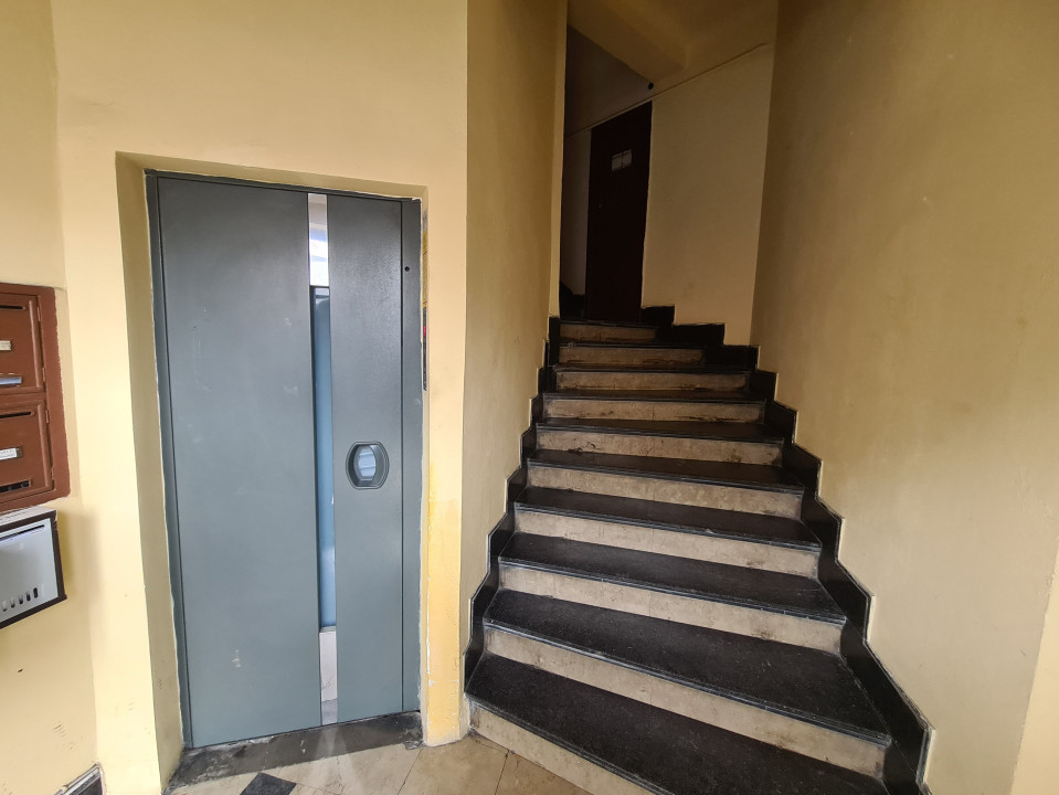 Spatiu Comercial 300 m.p.  cu terase si lift separat | Calea Mosilor 