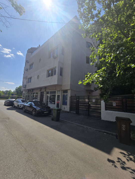 Apartament 4 camere cu boxa de 18 m | metrou la scara  | Calea Grivitei 