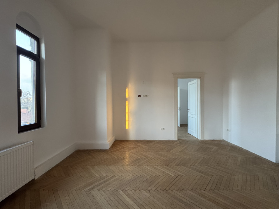 Apartament 4 camere | Garaj | Centrala proprie | Zona Unirii