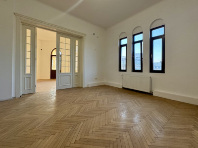 Apartament 4 camere | Garaj | Centrala proprie | Zona Unirii
