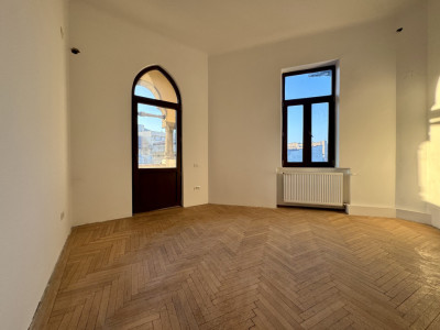 Apartament 4 camere | Garaj | Centrala proprie | Zona Unirii