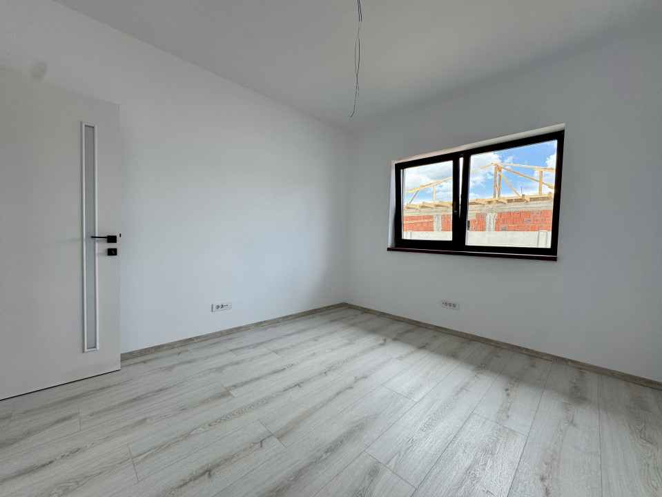 Casa 4 camere | COMISION 0% | Incalzire in pardoseala | Teren 392mp | Clinceni