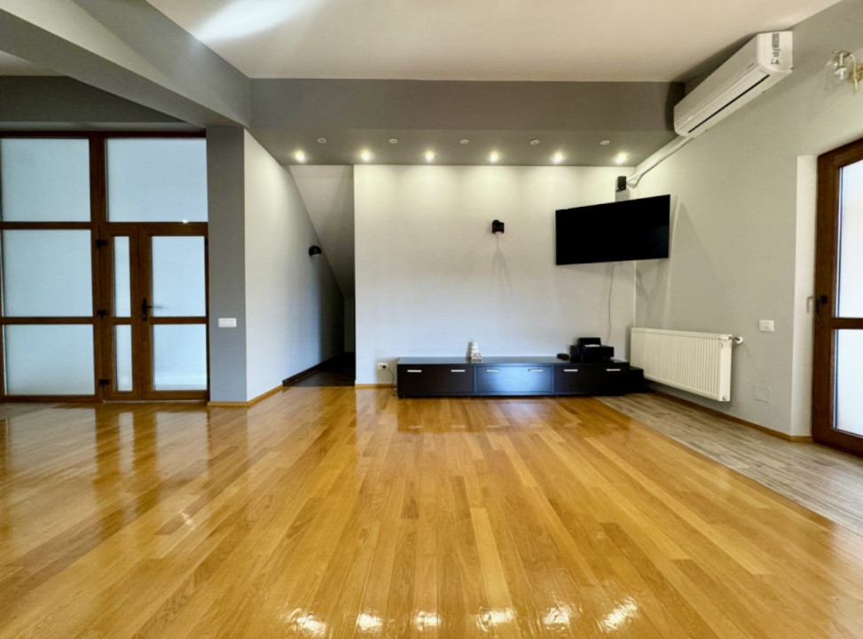 Vila individuala 5 camere | Piscina acoperita | Teren 2200mp | Domnesti
