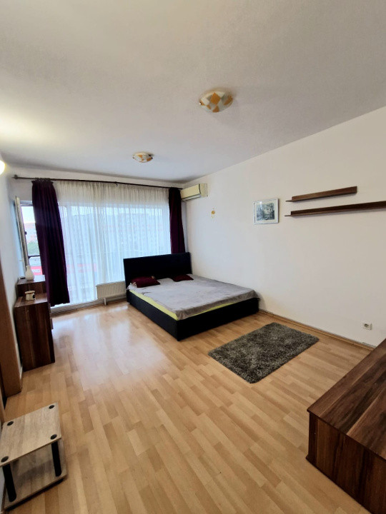 Garsonieră vanzare etaj 3/10, loc parcare inclus Complex Răsărit de Soare 