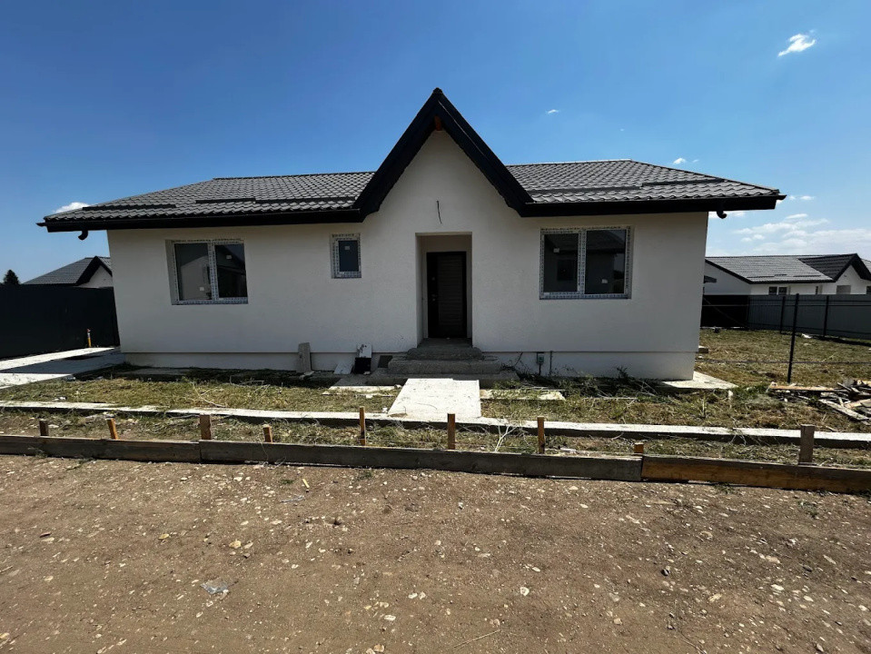 Vânzare casă parter  cu 4 camere Vedere la lac| Crevedia -Strada Caisului