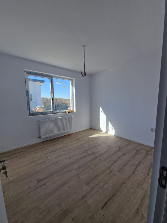 Vânzare casă parter  cu 4 camere Vedere la lac| Crevedia -Strada Caisului