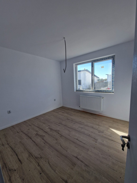 Vânzare casă parter  cu 4 camere Vedere la lac| Crevedia -Strada Caisului