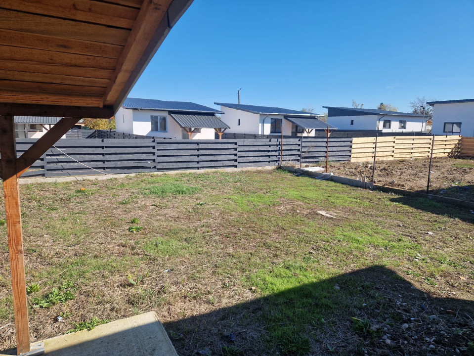 Vânzare casă parter  cu 4 camere Vedere la lac| Crevedia -Strada Caisului