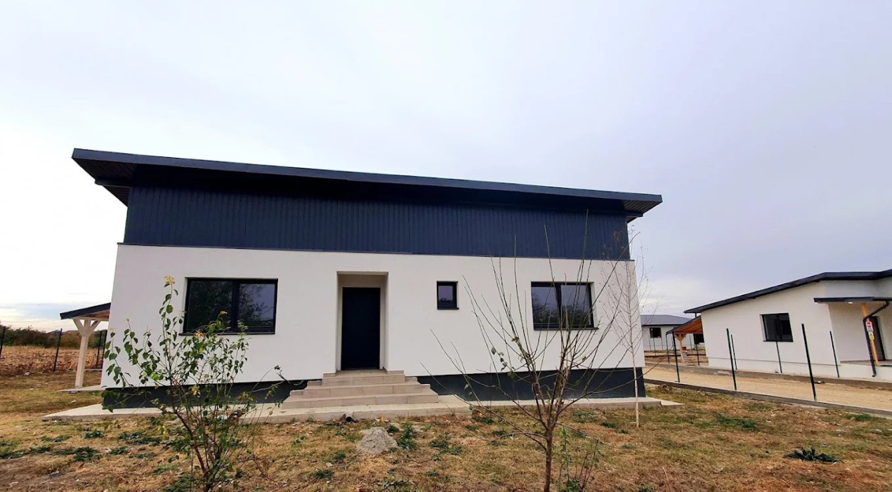 Vânzare casă parter  cu 4 camere Vedere la lac| Crevedia -Strada Caisului