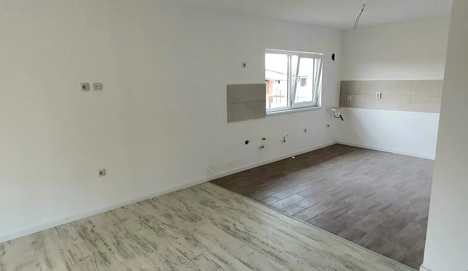 Vânzare casă parter  cu 4 camere Vedere la lac| Crevedia -Strada Caisului