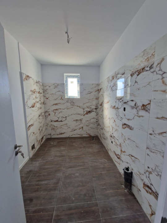 Vânzare casă parter  cu 4 camere Vedere la lac| Crevedia -Strada Caisului