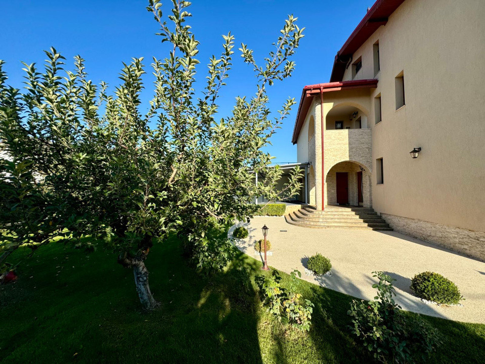 Vila 5 camere | Piscina acoperita | Teren 2200mp | Domnesti