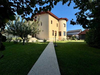 Vila 5 camere | Piscina acoperita | Teren 2200mp | Domnesti