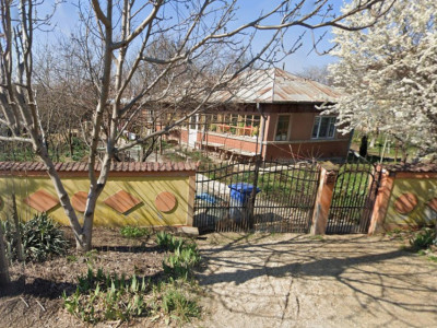 Casă bătrânească individuală | Teren 2500 mp | Măgurele Central |